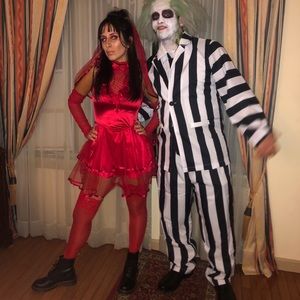 Lydia deetz red bride costume